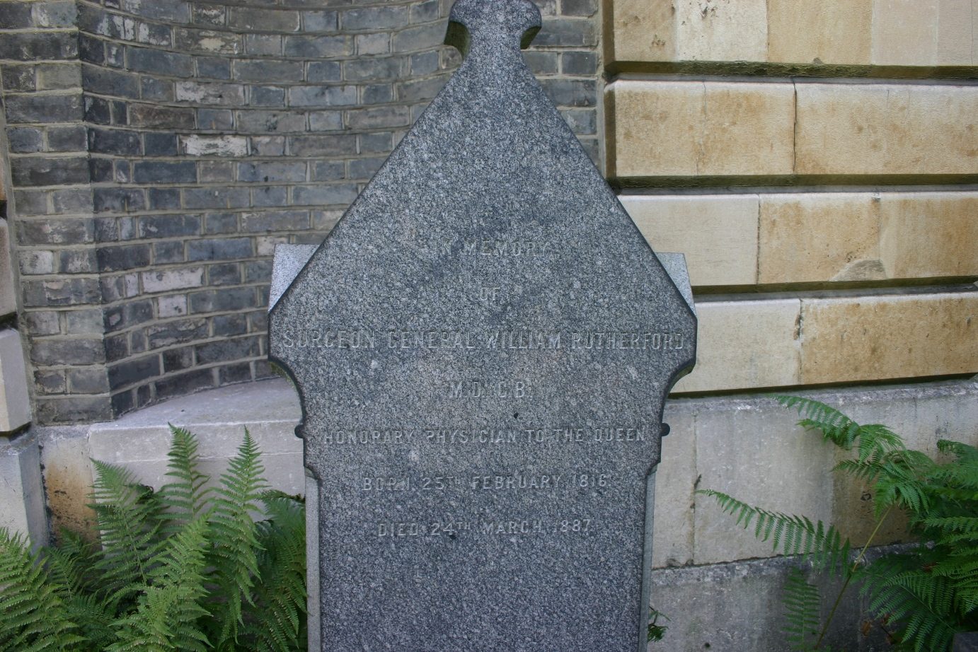 William%20Rutherford%27s%20tomb%2C%20Brompton%20Cemetery%2C%20London%20-%2003.JPG